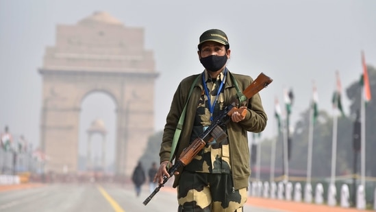 A SSB personnel on alert at Rajpath near India Gate on the eve of Republic Day, in New Delhi(Sanjeev Verma/ Hindustan Times) A SSB personnel on alert at Rajpath near India Gate on the eve of Republic Day, in New Delhi(Sanjeev Verma/ Hindustan Times)