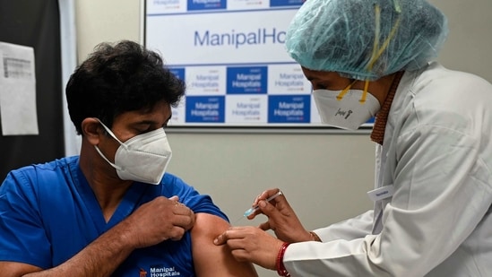 A medical worker (R) inoculates a medical staff with a Covid-19 coronavirus vaccine at the Manipal Hospital, in New Delhi on January 19, 2021. (Photo by Money SHARMA / AFP) (AFP) A medical worker (R) inoculates a medical staff with a Covid-19 coronavirus vaccine at the Manipal Hospital, in New Delhi on January 19, 2021. (Photo by Money SHARMA / AFP) (AFP)