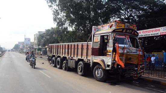 The truck was slapped a penalty of <span class='webrupee'>₹</span>20,000 for overloading with an additional fine of(HT image) The truck was slapped a penalty of <span class='webrupee'>₹</span>20,000 for overloading with an additional fine of(HT image)