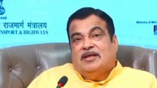 "Steel prices have increased by 65 per cent in the last six months," Gadkari said adding that the steel and cement rates will reduce once cheaper alternatives are available.(HT Photo) "Steel prices have increased by 65 per cent in the last six months," Gadkari said adding that the steel and cement rates will reduce once cheaper alternatives are available.(HT Photo)