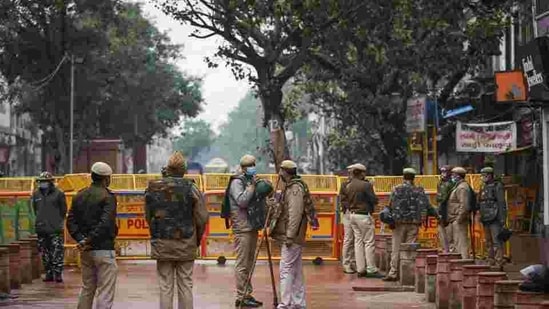 Delhi Police personnel stand guard during a protest by members of Vishwa Hindu Parishad at Chandni Chowk, in New Delhi.(Sanchit Khanna/HT File Photo) Delhi Police personnel stand guard during a protest by members of Vishwa Hindu Parishad at Chandni Chowk, in New Delhi.(Sanchit Khanna/HT File Photo)