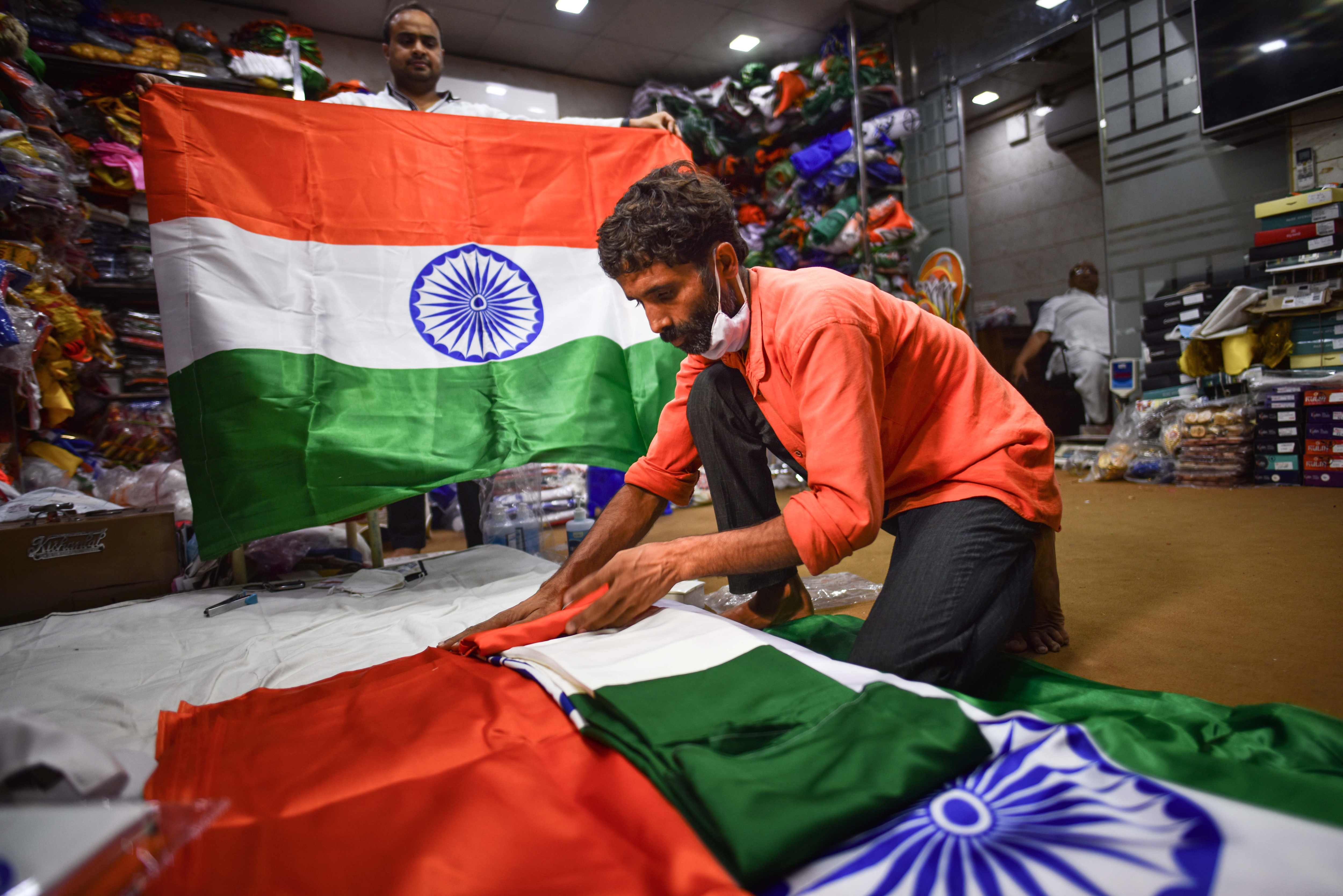 Traders say demand for both cloth and paper flags has diminished this time around. (Photo: Sanchit Khanna/HT) Traders say demand for both cloth and paper flags has diminished this time around. (Photo: Sanchit Khanna/HT)