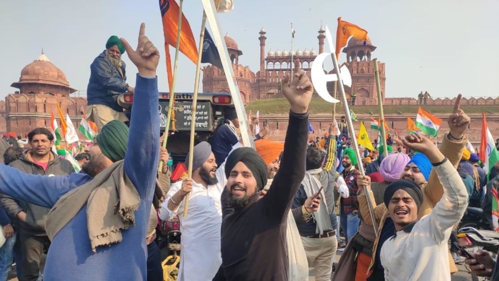 Tractor rally: Farmers reach Red Fort, ITO intersection | Hindustan Times