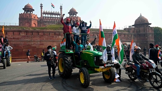 Farmers on a tractor outside the Red Fort in New Delhi on January 26. Hundreds of protesting farmers reached the Red Fort at around 2.30 pm and hoisted a flag, HT reported.(Sajjad Hussain / AFP)