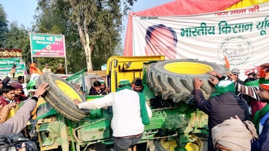 Tractor with two farmers overturns at Delhi-Noida border on Tuesday. (ANI photo)