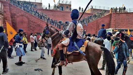 A Nihang Sikh aboard a horse inside Red Fort on Tuesday. (Sanjeev Verma/HT PHOTO) A Nihang Sikh aboard a horse inside Red Fort on Tuesday. (Sanjeev Verma/HT PHOTO)