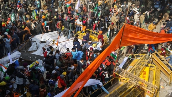 Farmers break through barricades during the tractor rally at Tikri border near New Delhi on January 26, 2021. Samyukt Kisan Morcha leader Rakesh Tikait told HT that they wanted to conduct a peaceful tractor rally of the farmers protesting against the agricultural laws but the confusion over the route to be followed led to chaos in Delhi.(Anushree Fadnavis / REUTERS)