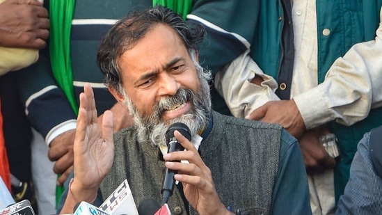 New Delhi: Political activist Yogendra Yadav (C) with farmer union leaders addresses media at Singhu border during their ongoing 'Delhi Chalo' protest against Centre's new farm laws, in New Delhi, Monday, Nov. 30, 2020. (PTI Photo/ Shahbaz Khan)(PTI30-11-2020_000146B)(PTI)