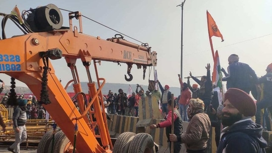 Amid the chaos, people also used bare hands to push away heavy cement blocks put as barricades.(HT Photo) Amid the chaos, people also used bare hands to push away heavy cement blocks put as barricades.(HT Photo)