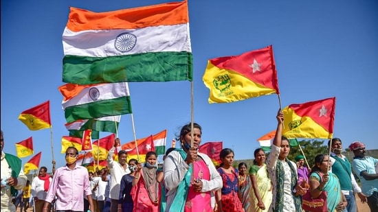 Farmers and other groups marched towards Bengaluru on Monday and gathered at specified assembly points from where they had planned to march into the city. (PTI) Farmers and other groups marched towards Bengaluru on Monday and gathered at specified assembly points from where they had planned to march into the city. (PTI)