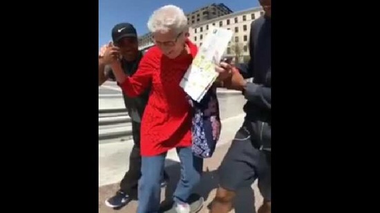 The image shows the elderly woman being helped by two skaters.(Reddit) The image shows the elderly woman being helped by two skaters.(Reddit)