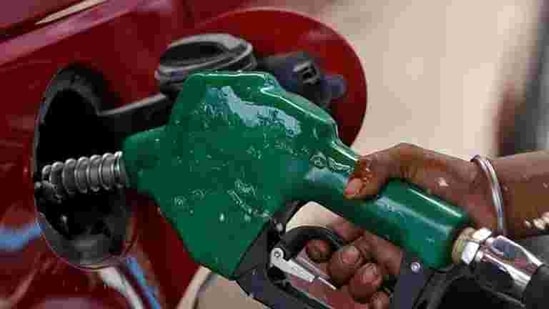 The previous all-time high price of petrol was <span class='webrupee'>₹</span>84 a litre on October 4, 2018.(REUTERS) The previous all-time high price of petrol was <span class='webrupee'>₹</span>84 a litre on October 4, 2018.(REUTERS)