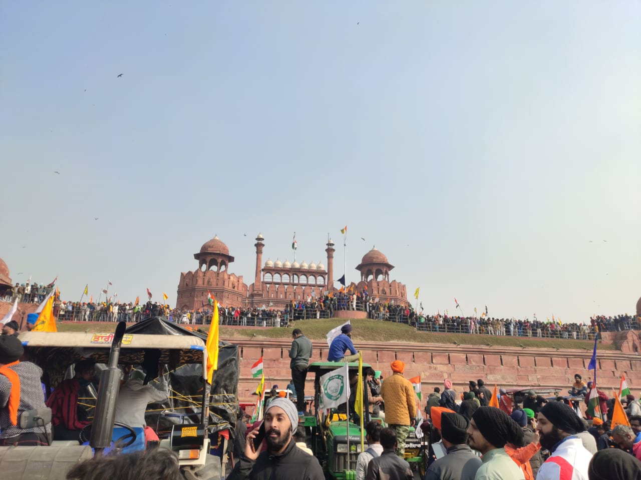 Farmers entered the Red Fort during the tractor rally. (HT photo)
