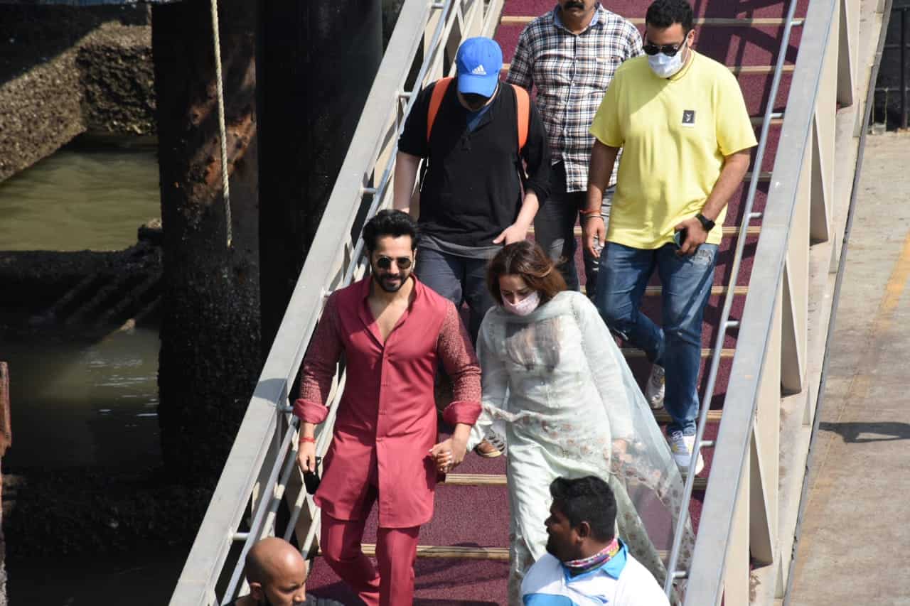 Varun Dhawan and Natasha Dalal walked hand-in-hand. Varun Dhawan and Natasha Dalal walked hand-in-hand.