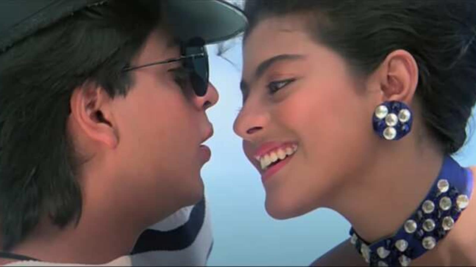 Kajol Shahrukh Khan Ka Sex - When Shah Rukh Khan secretly pinched Kajol during a romantic scene in  Baazigar. Watch video | Bollywood - Hindustan Times