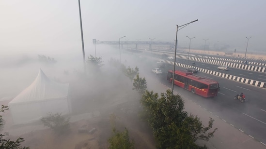 Dense fog rolls on to National Highway-24(NH24) in New Delhi on January 14. Cold wave conditions are expected to continue in Delhi-NCR for at least the next four days, according to scientists at the India Meteorological Department (IMD), while pollution levels are likely to further worsen and may even reach the “severe” zone in the coming days.(Raj K Raj / HT Photo) Dense fog rolls on to National Highway-24(NH24) in New Delhi on January 14. Cold wave conditions are expected to continue in Delhi-NCR for at least the next four days, according to scientists at the India Meteorological Department (IMD), while pollution levels are likely to further worsen and may even reach the “severe” zone in the coming days.(Raj K Raj / HT Photo)