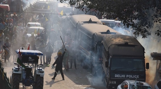 A senior PWD official said that steel and iron railings of nearly 200 metres were damaged at ITO, 100 metres of cement railings were pulled down at the Netaji Subhash Marg near Red Fort, and the iron railing on the central verge was broken on Vikas Marg.(Raj K Raj/HT Photo) A senior PWD official said that steel and iron railings of nearly 200 metres were damaged at ITO, 100 metres of cement railings were pulled down at the Netaji Subhash Marg near Red Fort, and the iron railing on the central verge was broken on Vikas Marg.(Raj K Raj/HT Photo)