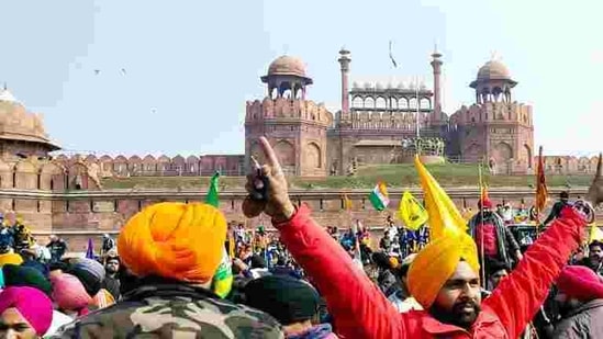 Farmers reach Red fort during their tractor rally on Republic Day, in Delhi . (ANI) Farmers reach Red fort during their tractor rally on Republic Day, in Delhi . (ANI)