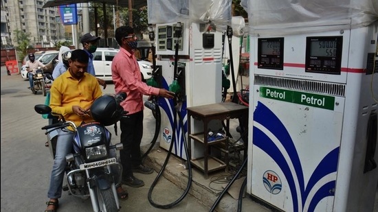 Petrol pump in Thane. (HT PHOTO) Petrol pump in Thane. (HT PHOTO)