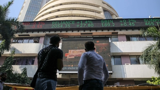 The BSE Sensex fell 937.66 points, or 1.94%, to 47,409.93. The National Stock Exchange’s broader Nifty index shed 1.91% to 13,967.50.(Bloomberg ) The BSE Sensex fell 937.66 points, or 1.94%, to 47,409.93. The National Stock Exchange’s broader Nifty index shed 1.91% to 13,967.50.(Bloomberg )
