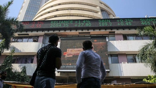 The BSE Sensex fell 937.66 points, or 1.94%, to 47,409.93. The National Stock Exchange’s broader Nifty index shed 1.91% to 13,967.50.(Bloomberg )