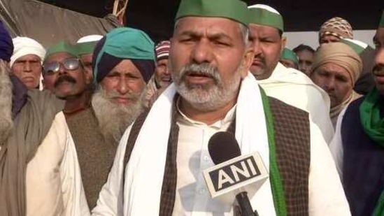 Rakesh Tikaitsaid uneducated people were driving tractors and they didn't know the routes of Delhi.(ANI/Twitter) Rakesh Tikaitsaid uneducated people were driving tractors and they didn't know the routes of Delhi.(ANI/Twitter)
