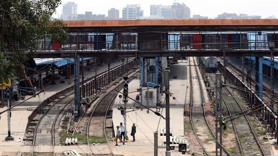 A view of NDLS as the Indian Railways prepare to partially resume passenger train services from tomorrow, at New Delhi Railway Station (NDLS), in Ajmeri Gate, New Delhi, India.(Sonu Mehta/HT PHOTO) A view of NDLS as the Indian Railways prepare to partially resume passenger train services from tomorrow, at New Delhi Railway Station (NDLS), in Ajmeri Gate, New Delhi, India.(Sonu Mehta/HT PHOTO)