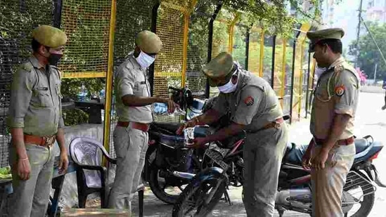 The FIR was filed under Section 505-statements conducing to public mischief and Section 506- criminal intimidation of the IPC(Dheeraj Dhawan/HT Photo) The FIR was filed under Section 505-statements conducing to public mischief and Section 506- criminal intimidation of the IPC(Dheeraj Dhawan/HT Photo)