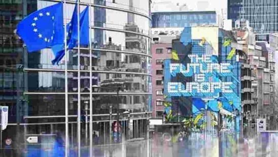 European Union (EU) flags outside the Berlaymont building in Brussels, Belgium.(Bloomberg) European Union (EU) flags outside the Berlaymont building in Brussels, Belgium.(Bloomberg)