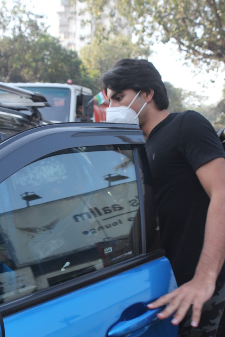 Ibrahim Ali Khan got his hair straightened. Ibrahim Ali Khan got his hair straightened.