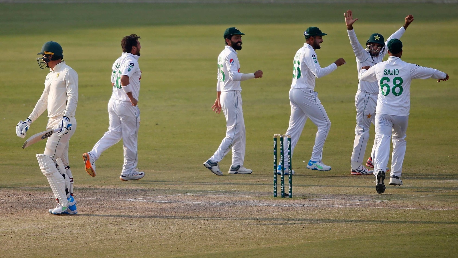 Pakistan seize control of 1st test with 3 late wickets