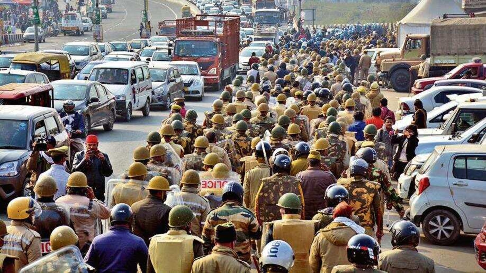 Eviction Notice High Drama At Ghazipur Latest News India Hindustan Times For more information about gazipur tourism, visit traveltill.com. eviction notice high drama at ghazipur