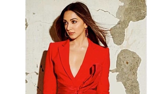 The 'Kabir Singh' actor is seen channelising her inner 'boss babe' in the video donning a ravishing red-coloured pantsuit which she recently wore to an award function.(Instagram) The 'Kabir Singh' actor is seen channelising her inner 'boss babe' in the video donning a ravishing red-coloured pantsuit which she recently wore to an award function.(Instagram)