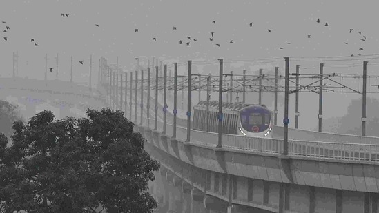 A cold wave had swept the city on Tuesday, too, with the minimum temperature dropping to 2.1 degrees Celsius, seven notches below normal.(Sanjeev Verma/ Hindustan Times) A cold wave had swept the city on Tuesday, too, with the minimum temperature dropping to 2.1 degrees Celsius, seven notches below normal.(Sanjeev Verma/ Hindustan Times)