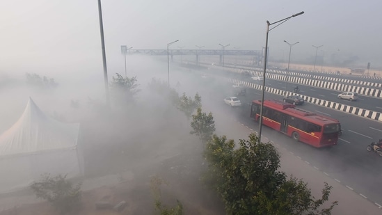 Dense fog rolls on to National Highway-24(NH24) in New Delhi on January 14. Cold wave conditions are expected to continue in Delhi-NCR for at least the next four days, according to scientists at the India Meteorological Department (IMD), while pollution levels are likely to further worsen and may even reach the “severe” zone in the coming days.(Raj K Raj / HT Photo)