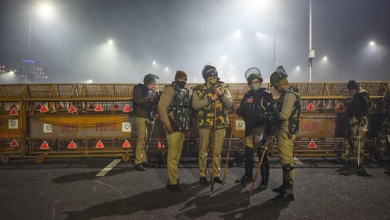 Heavy police deployment at Ghazipur border, in New Delhi. (Amal KS/ Hindustan Times) Heavy police deployment at Ghazipur border, in New Delhi. (Amal KS/ Hindustan Times)