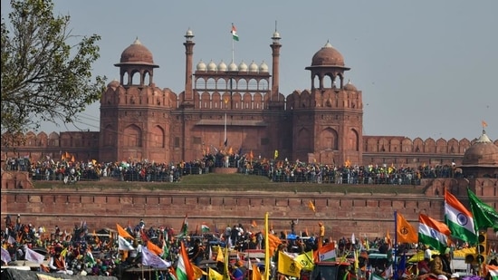 Demonstrators at Red Fort during the farmers' tractor rally on Republic Day, January 26, 2021. (Sanjeev Verma/HT PHOTO) Demonstrators at Red Fort during the farmers' tractor rally on Republic Day, January 26, 2021. (Sanjeev Verma/HT PHOTO)