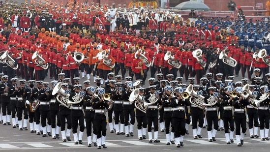 The Army and Navy bands marching down Vijay Chowk in all their livery during the full dress rehearsals on January 27.(Raj K Raj / HT Photo)