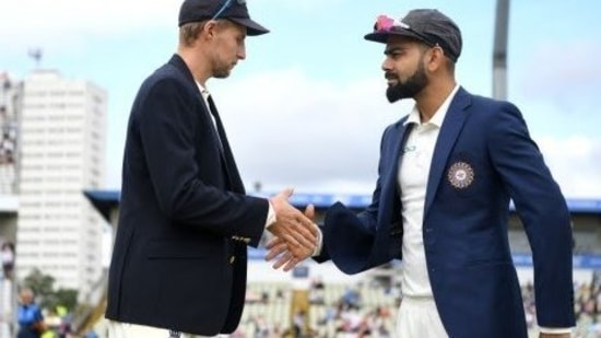 England captain Joe Root (L) shaking hands with Indian captain Virat Kohli (R) (HT Archive)