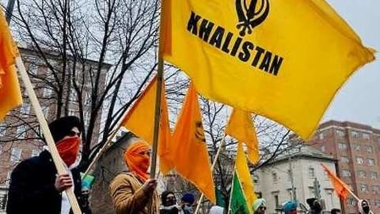 On Tuesday, members of Khalistani separatist groups and others were seen in support of farmers outside the Indian embassy in Washington DC.(ANI) On Tuesday, members of Khalistani separatist groups and others were seen in support of farmers outside the Indian embassy in Washington DC.(ANI)