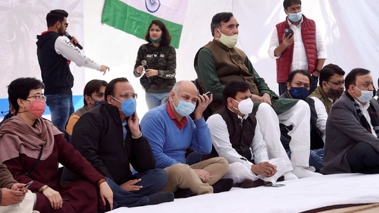 Aam Aadmi Party (AAP) ministers Manish Sisodia (C), Gopal Rai (2R), Satyendra Jain (2L) and others party leaders participate in a day-long hunger strike to support the protesting farmers against Centre's farm reform laws, at AAP office in New Delhi, Monday, Dec. 14, 2020.(PTI) Aam Aadmi Party (AAP) ministers Manish Sisodia (C), Gopal Rai (2R), Satyendra Jain (2L) and others party leaders participate in a day-long hunger strike to support the protesting farmers against Centre's farm reform laws, at AAP office in New Delhi, Monday, Dec. 14, 2020.(PTI)