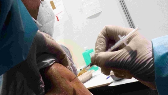 Daily global deaths from Covid-19 topped 18,000 for the first time Wednesday,(AP) Daily global deaths from Covid-19 topped 18,000 for the first time Wednesday,(AP)