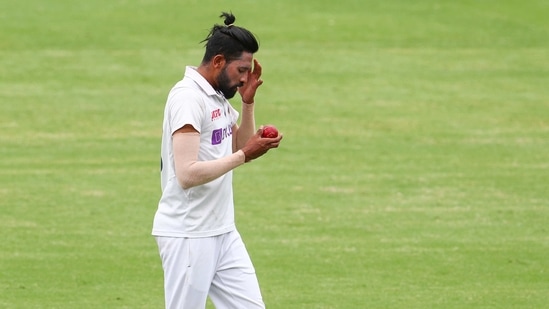 India's Mohammed Siraj prepares to bowl during play on day four of the fourth cricket test between India and Australia at the Gabba.(AP) India's Mohammed Siraj prepares to bowl during play on day four of the fourth cricket test between India and Australia at the Gabba.(AP)