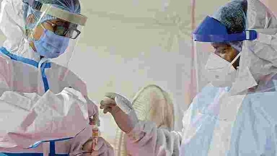 78% of Covid-19 active cases are concentrated in five states (Ravindra Joshi/HT PHOTO)