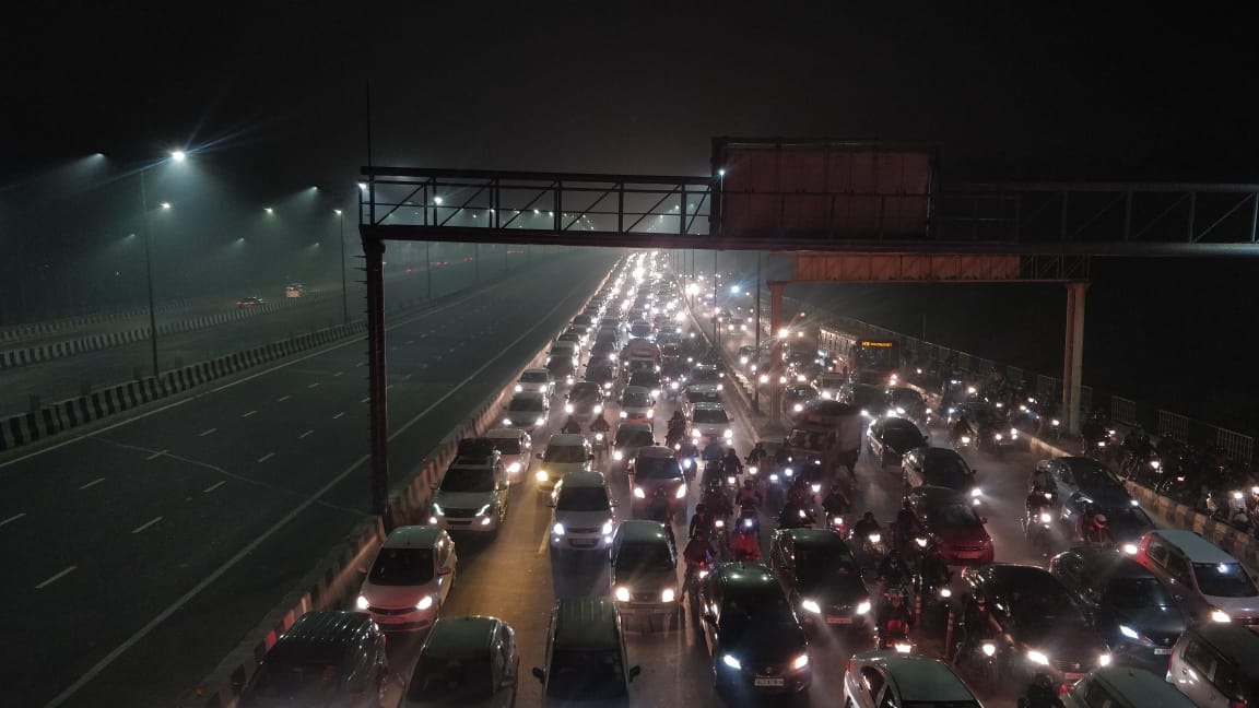 Heavy traffic jam at Meerut express highway (HT photo) Heavy traffic jam at Meerut express highway (HT photo)