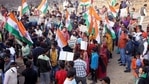 The counter-protesters tried to cross the barricades and approach the farmers, but were pushed back by the police.(ANI Photo) The counter-protesters tried to cross the barricades and approach the farmers, but were pushed back by the police.(ANI Photo)