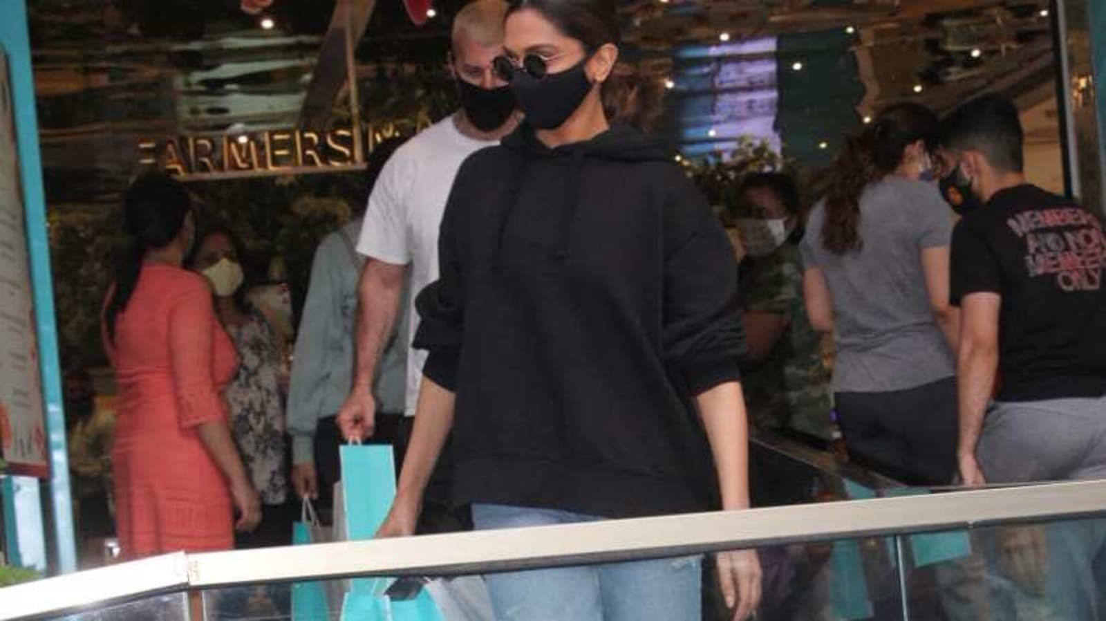 Ranveer Singh might not get it, but Deepika Padukone continues to do her own grocery shopping. See pic, video