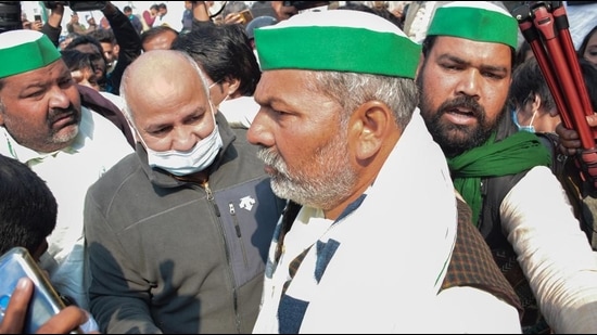 Delhi Deputy Chief Minister Manish Sisodia meets Bharatiya Kisan Union (BKU) spokesperson Rakesh Tikait at Ghazipur border, during the ongoing farmers' agitation against Centre's farm reform laws, in New Delhi, Friday. (PTI) Delhi Deputy Chief Minister Manish Sisodia meets Bharatiya Kisan Union (BKU) spokesperson Rakesh Tikait at Ghazipur border, during the ongoing farmers' agitation against Centre's farm reform laws, in New Delhi, Friday. (PTI)