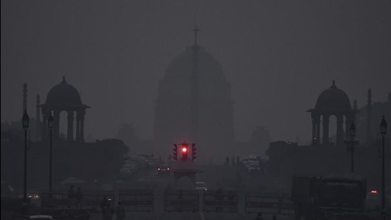 Low visibility due to dense fog on a winter evening, in New Delhi. (File photo) Low visibility due to dense fog on a winter evening, in New Delhi. (File photo)