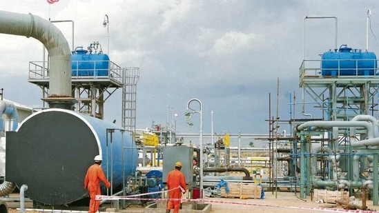 The Pachpadra refinery is being jointly developed by HPCL Rajasthan Refinery Limited (HRRL) -- 74:26 joint venture between HPCL and the government of Rajasthan.(Sonu Mehta/HT file photo) The Pachpadra refinery is being jointly developed by HPCL Rajasthan Refinery Limited (HRRL) -- 74:26 joint venture between HPCL and the government of Rajasthan.(Sonu Mehta/HT file photo)